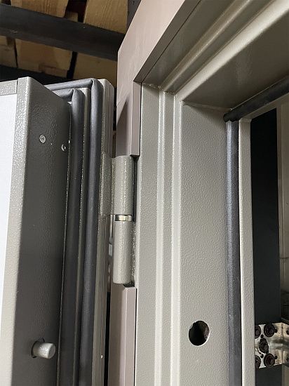 Входная дверь  