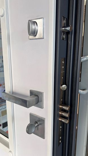 Входная дверь  